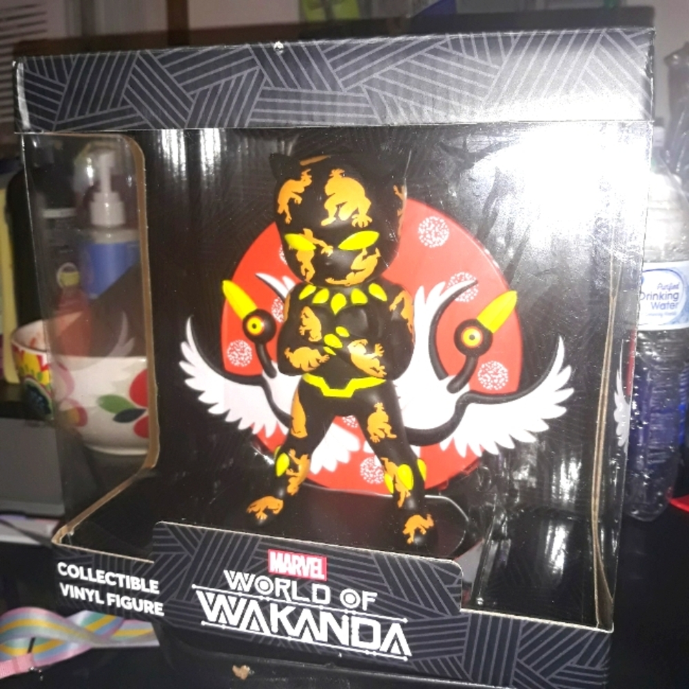 Disneyland world of wakanda vinyl figure